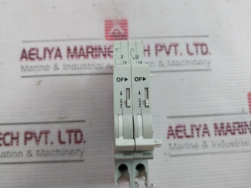 Merlin Gerin 26924 Auxiliary Contact Switch 240V~ 6A Dc12