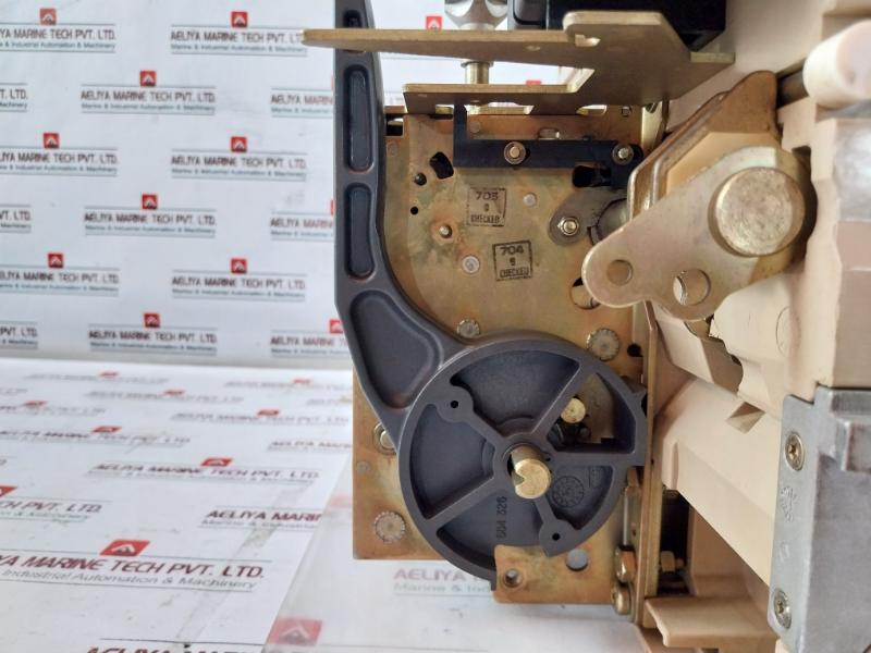 Merlin Gerin 3 Pole Masterpact Air Circuit Breaker Switch Acb Capacity 2000A