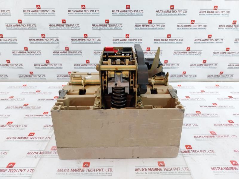 Merlin Gerin 3 Pole Masterpact Air Circuit Breaker Switch Acb Capacity 2000A