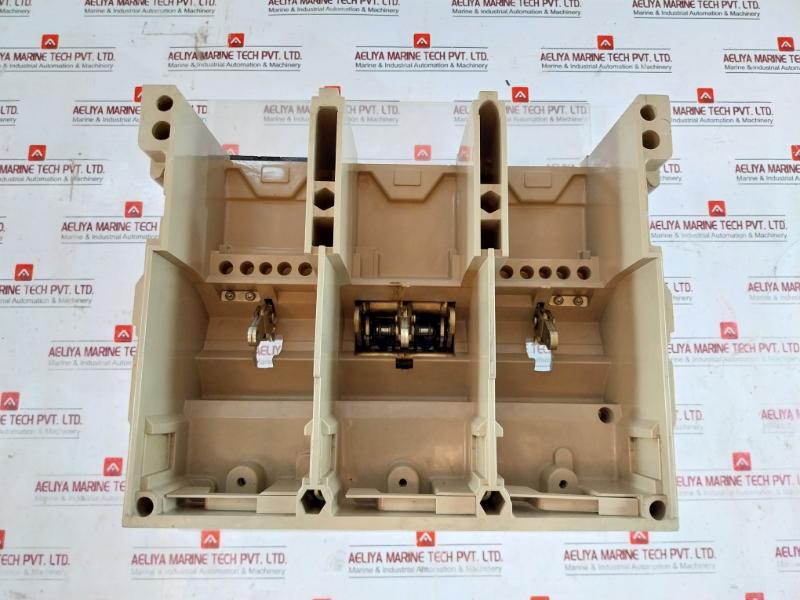 Merlin Gerin 3 Pole Masterpact Air Circuit Breaker Switch Acb Capacity 2000A