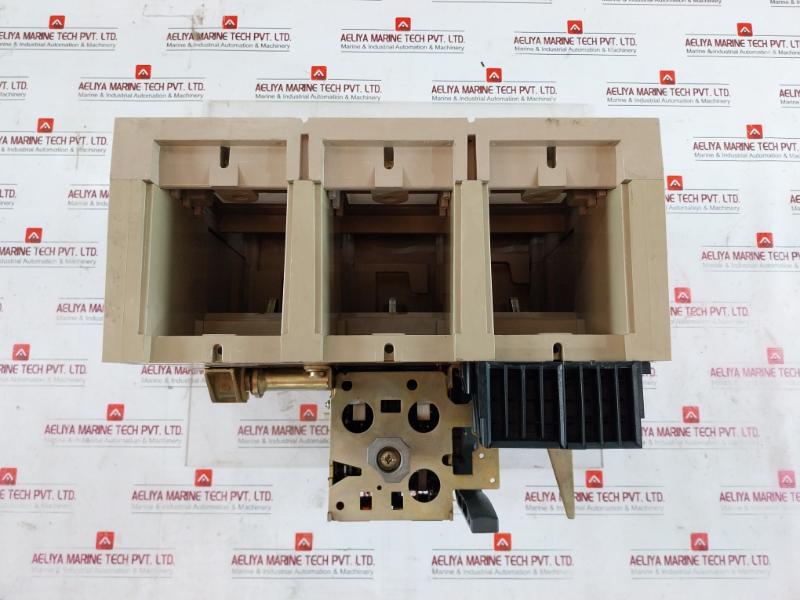 Merlin Gerin 3 Pole Masterpact Air Circuit Breaker Switch Acb Capacity 2000A