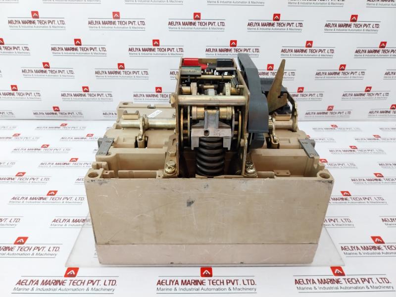 Merlin Gerin 3 Pole Masterpact Air Circuit Breaker Switch Acb Capacity 800A