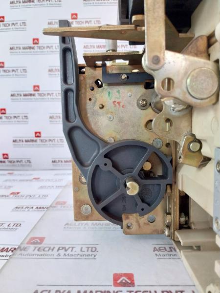 Merlin Gerin 3 Pole Masterpact Air Circuit Breaker Switch Acb Capacity 800A