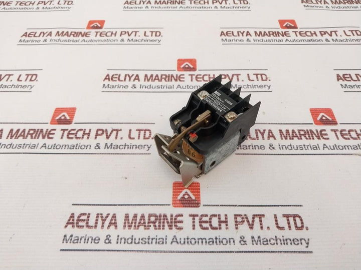 Merlin Gerin 44925 Voltage Release Circuit Breaker