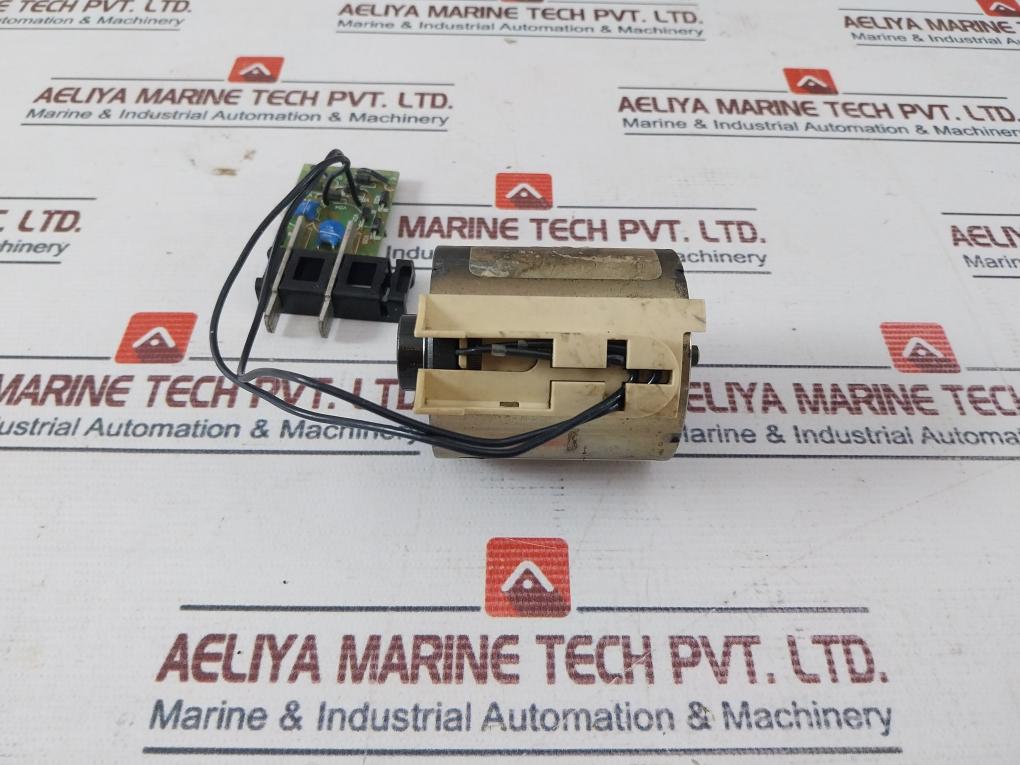 Merlin Gerin 685 654 Mx-a Shunt Trip Xf-e Closing Release Circuit Breaker