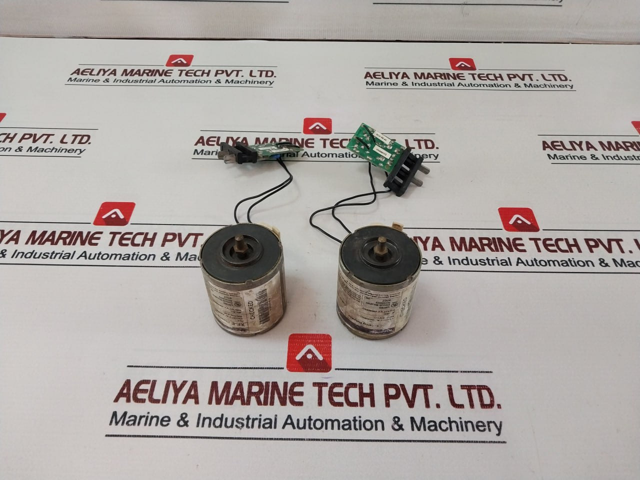 Merlin Gerin 685 654 Xf-e Closing Release Circuit Breaker 120-60hz-20va