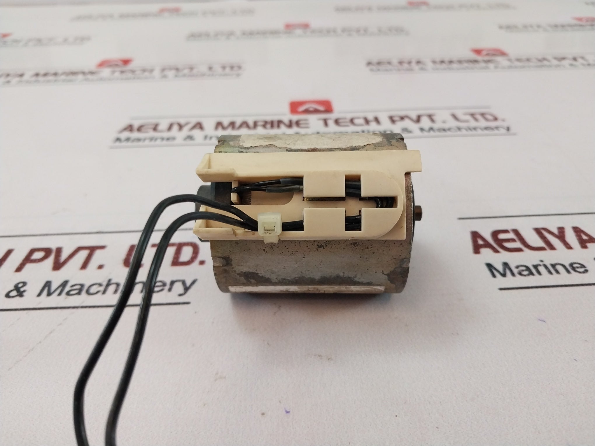 Merlin Gerin 685 654 Xf-e Closing Release Circuit Breaker 120-60hz-20va