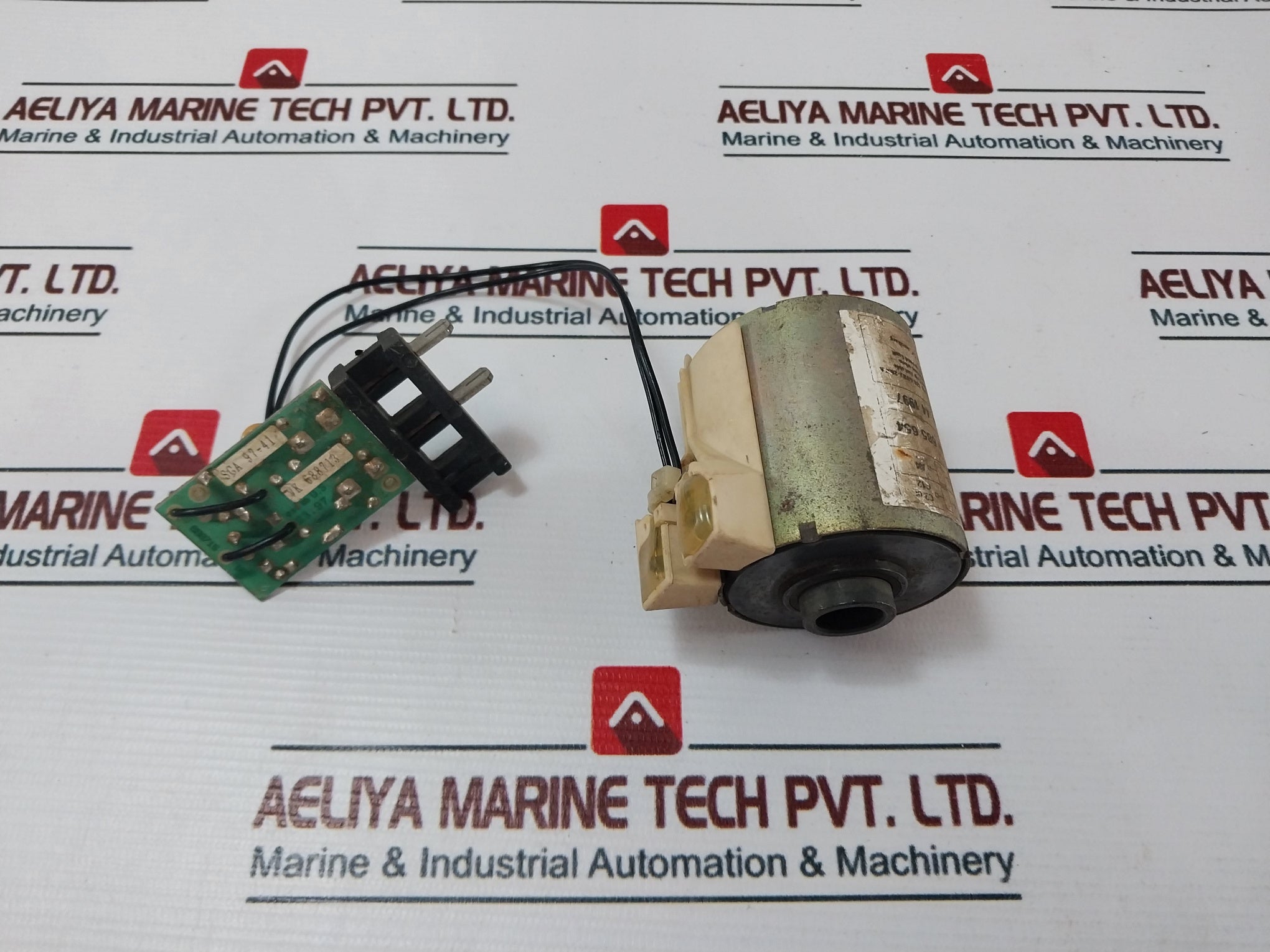 Merlin Gerin 685 654 Xf-e Closing Release Circuit Breaker Sga 97-41