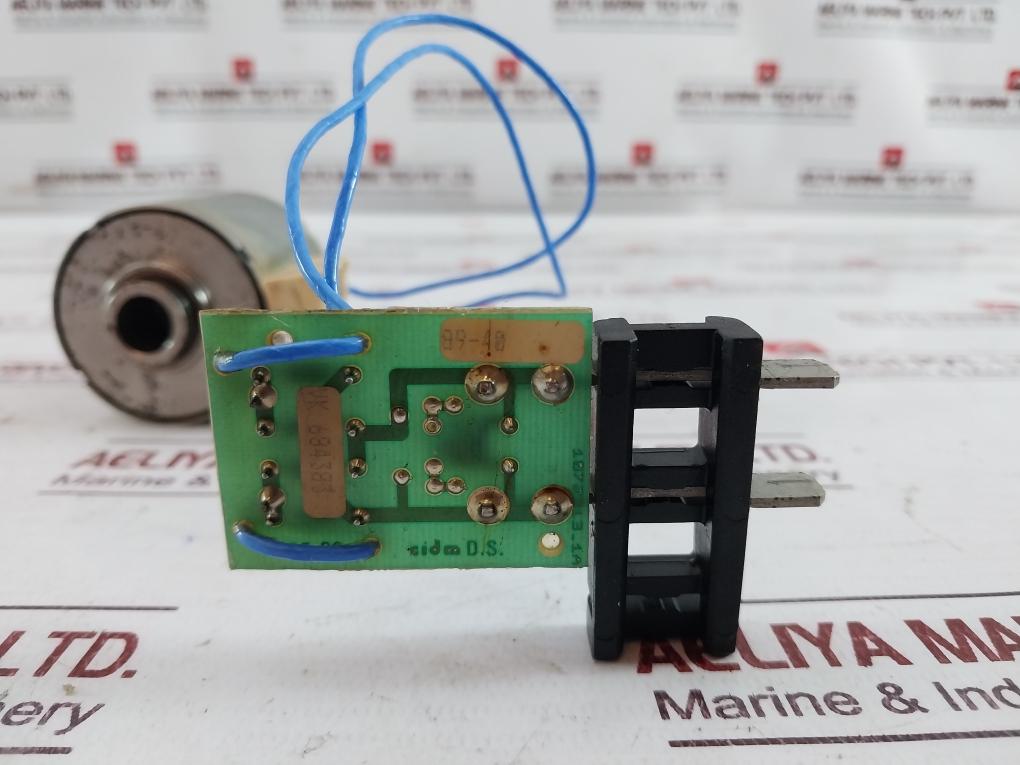 Merlin Gerin 685 658 Mx-a Shunt Trip Xf-e Closing Release Circuit Breaker