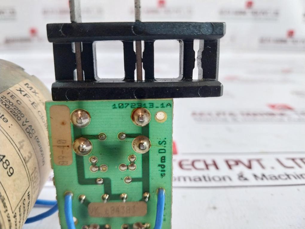 Merlin Gerin 685 658 Mx-a Shunt Trip Xf-e Closing Release Circuit Breaker