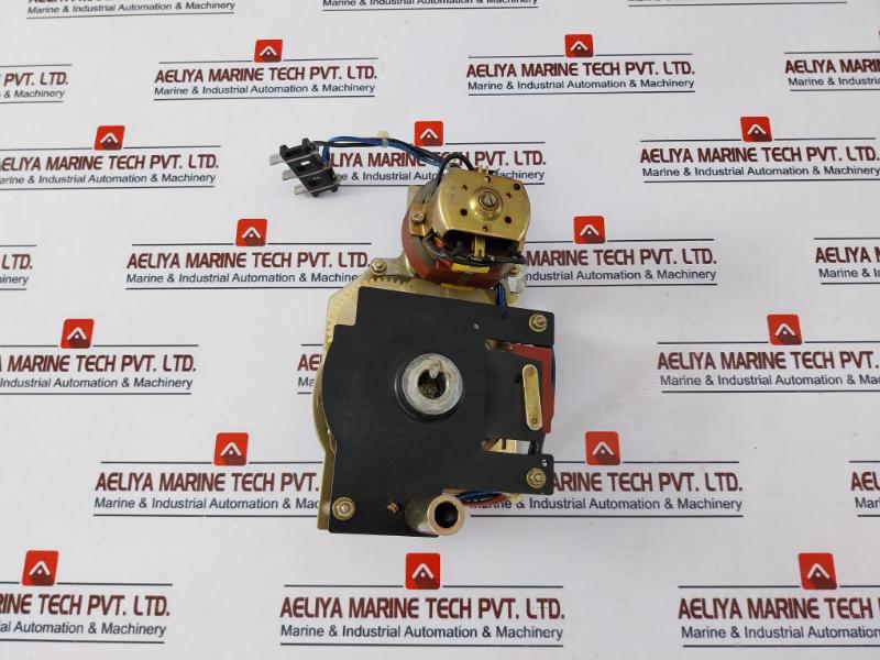 MERLIN GERIN 685 763 Motor Mechanism Circuit Breaker Accessory 240V 10A 60HZ