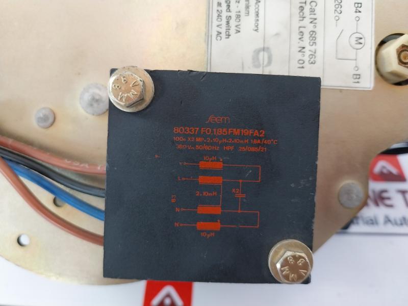 MERLIN GERIN 685 763 Motor Mechanism Circuit Breaker Accessory 240V 10A 60HZ