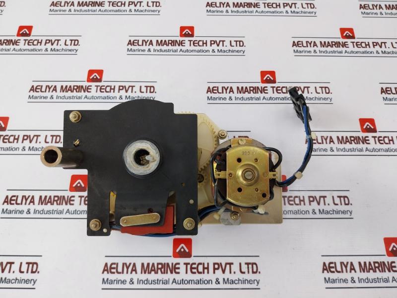 MERLIN GERIN 685 763 Motor Mechanism Circuit Breaker Accessory 240V 10A 60HZ