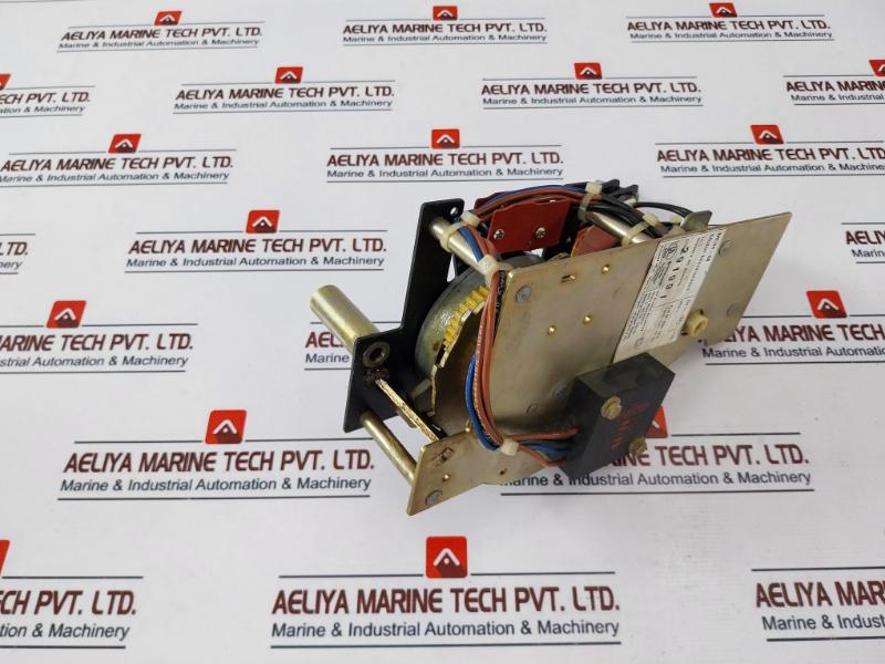 MERLIN GERIN 685 763 Motor Mechanism Circuit Breaker Accessory 240V 10A 60HZ