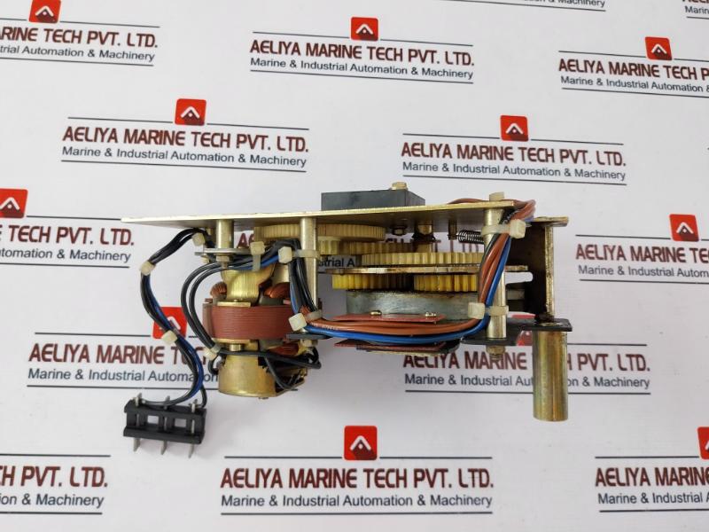 MERLIN GERIN 685 763 Motor Mechanism Circuit Breaker Accessory 240V 10A 60HZ