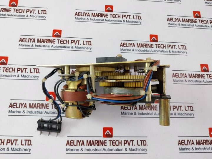 MERLIN GERIN 685 763 Motor Mechanism Circuit Breaker Accessory 240V 10A 60HZ