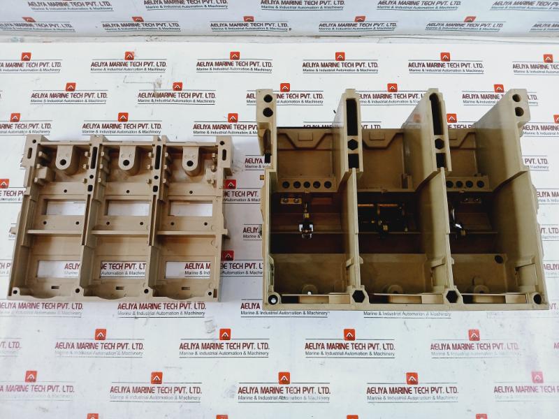 Merlin Gerin Masterpact Air Circuit Breaker Switch Mechanism W/ Insulation Body