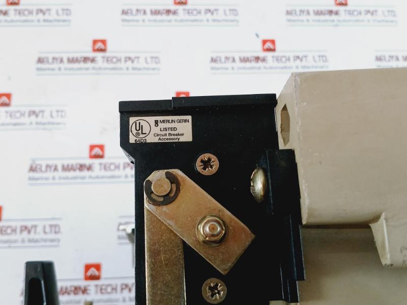 Merlin Gerin Masterpact Air Circuit Breaker Switch Mechanism W/ Insulation Body