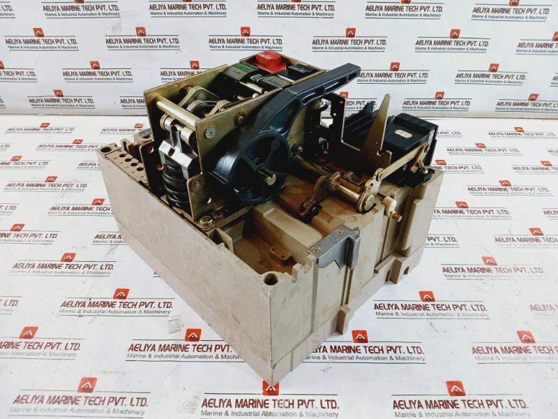 Merlin Gerin Masterpact Air Circuit Breaker Switch Mechanism W/ Insulation Body