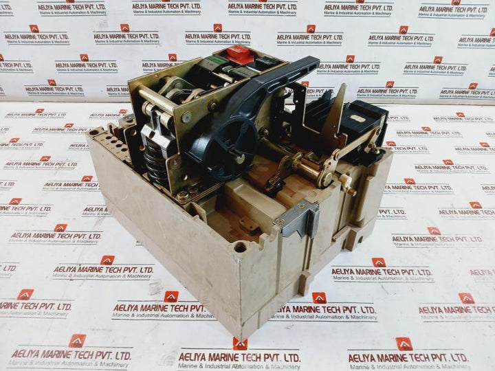 Merlin Gerin Masterpact Air Circuit Breaker Switch Mechanism W/ Insulation Body