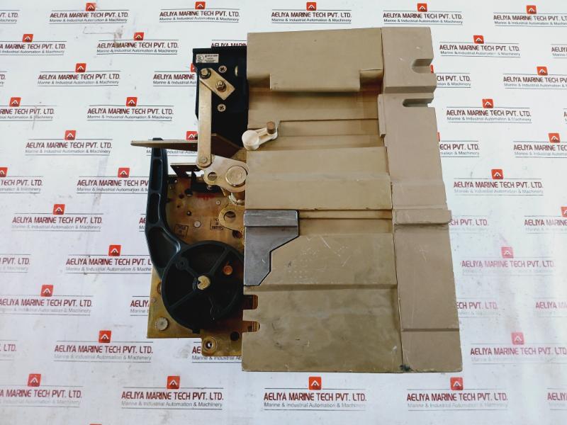 Merlin Gerin Masterpact Air Circuit Breaker Switch Mechanism W/ Insulation Body