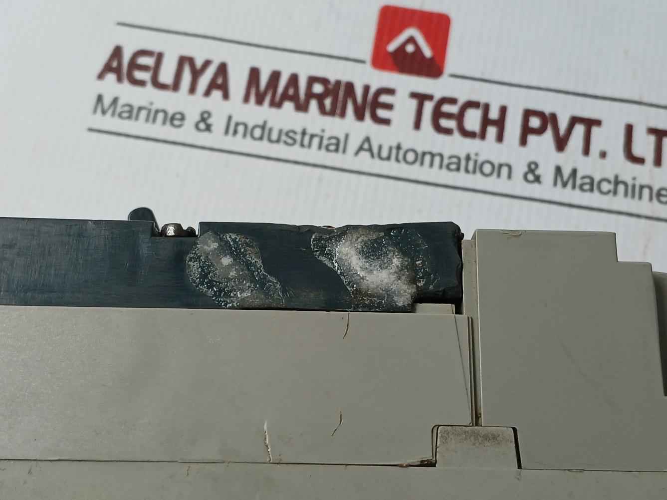 Merlin Gerin Ns100-160-250 N/H/Na Compact Circuit Breaker 750V 8Kv 50/60 Hz