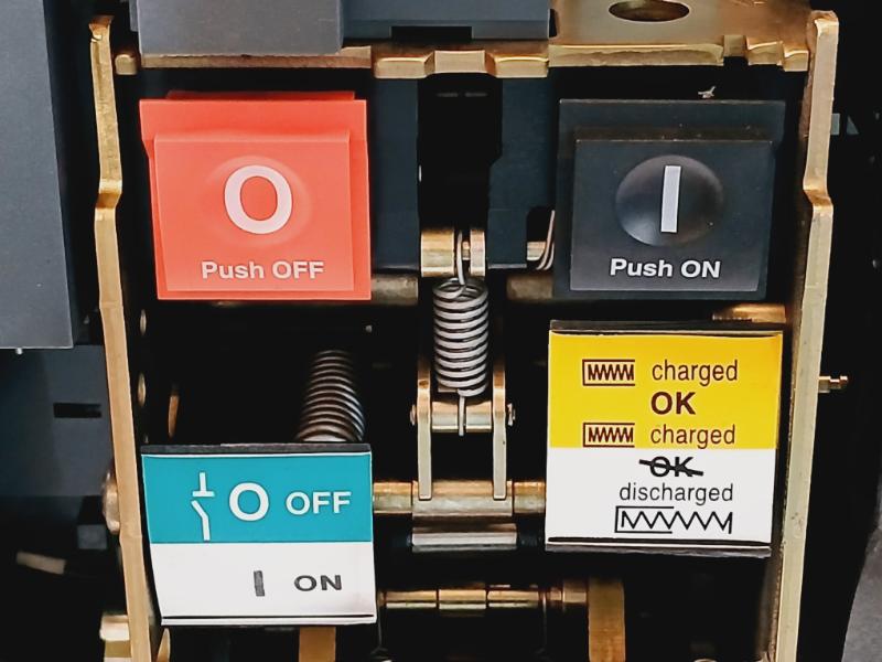 Merlin Gerin Nw16 Hf Masterpact Circuit Breaker, 12Kv 1600A