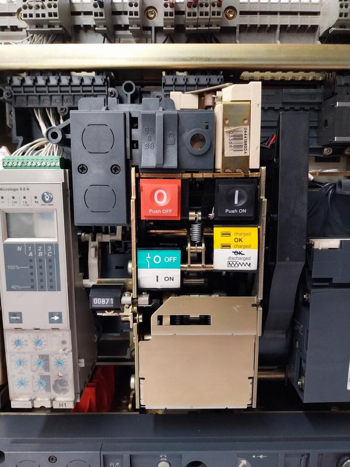 MERLIN GERIN NW25 H1 Masterpact Circuit Breaker 12kV 2500Amp