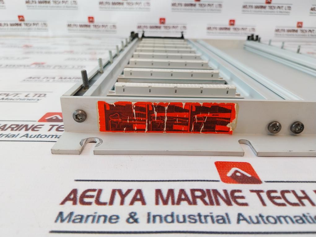 Merlin Gerin PB80 8 Slots Rack