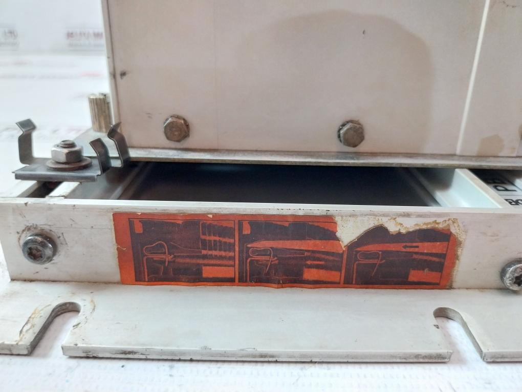 Merlin Gerin Pb80 Modular Plc Rack 3A-250V Ac 1465093 02 22891 24V Ac-dc