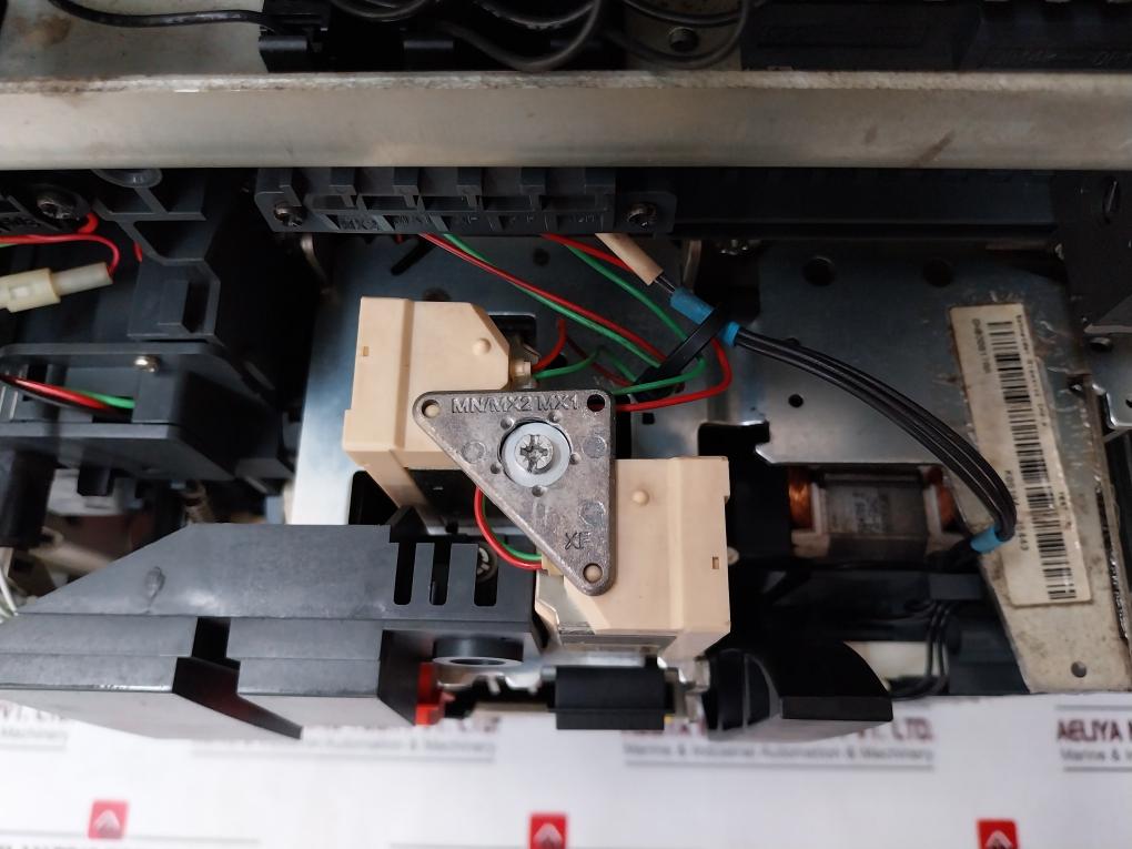 Merlin Gerin Masterpact Nw10 H1 Circuit Breaker 1000A 1000V 50/60Hz