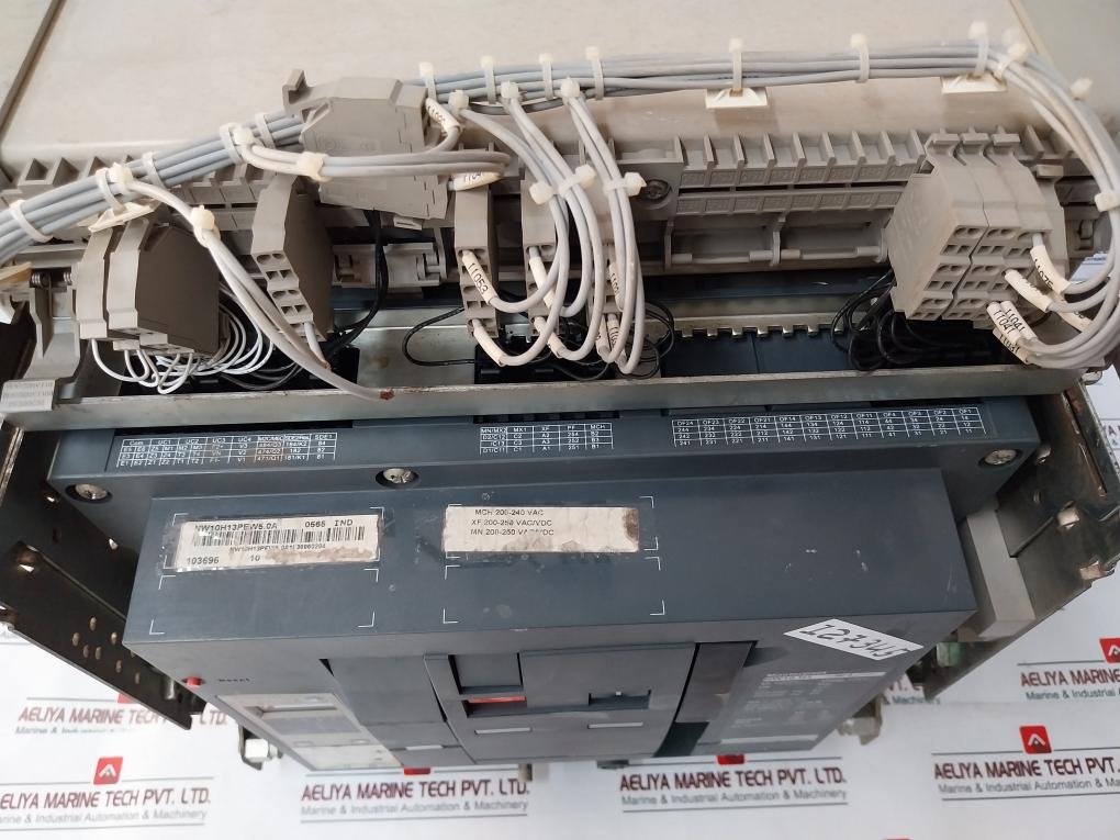 Merlin Gerin Masterpact Nw10 H1 Circuit Breaker 1000A 1000V 50/60Hz