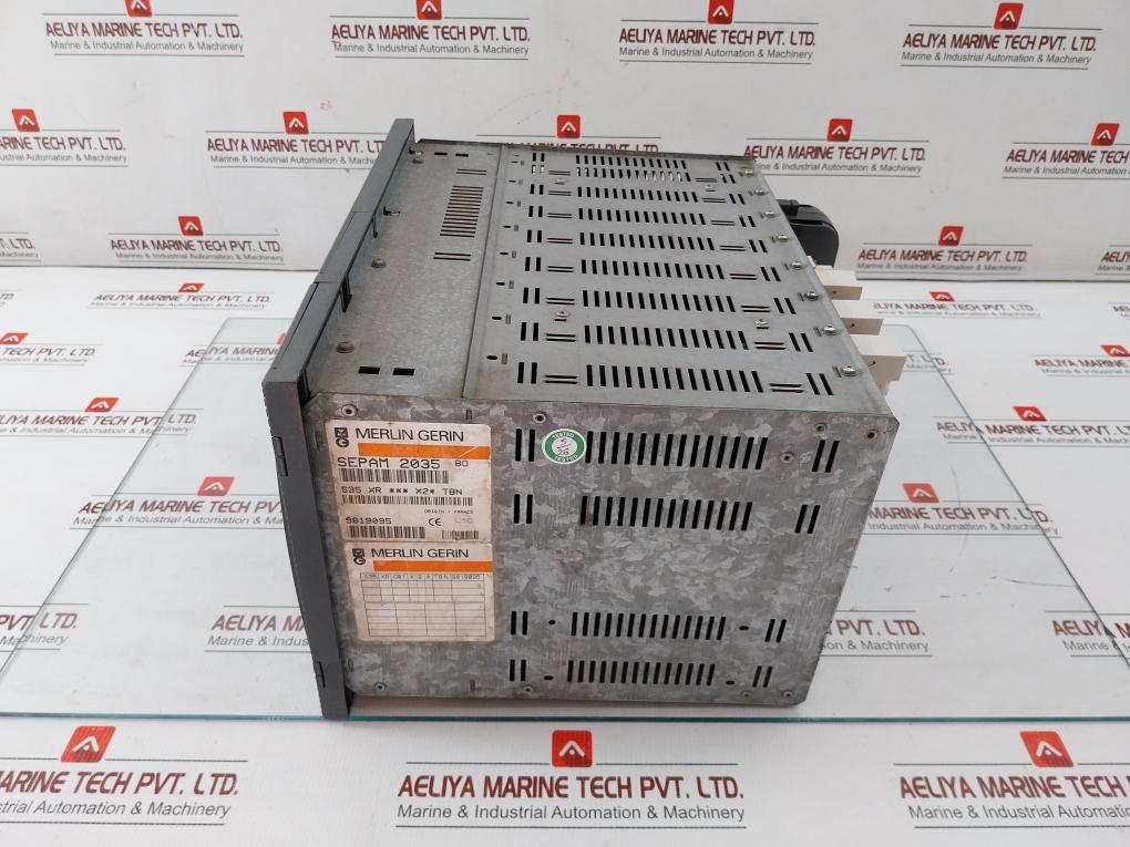Digital Protection Relay 48–125 Vdc Merlin Gerin Sepam 2035