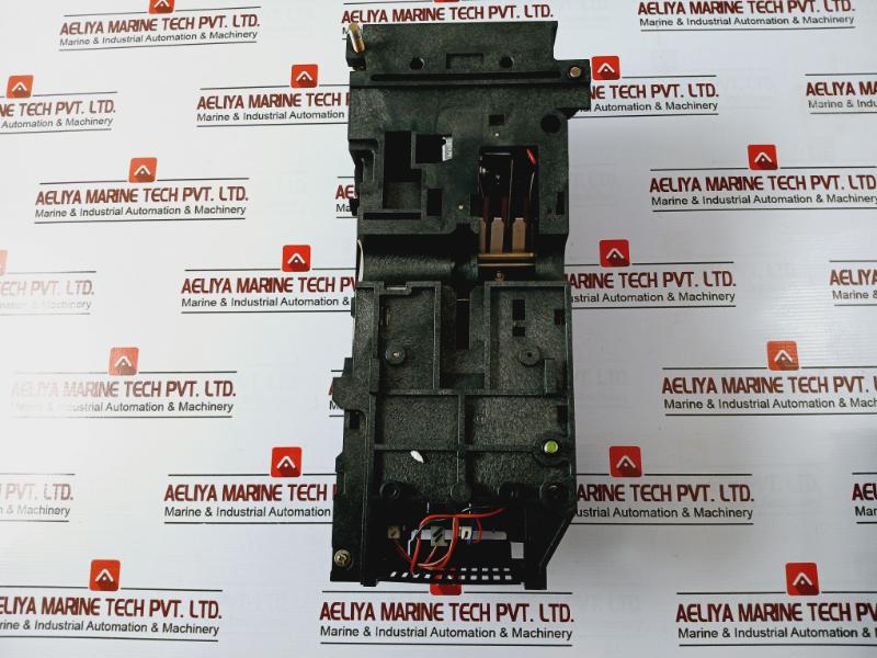 Merlin Gerin Str 38 S Master Pact Circuit Breaker 24 Vdc, F1.F2