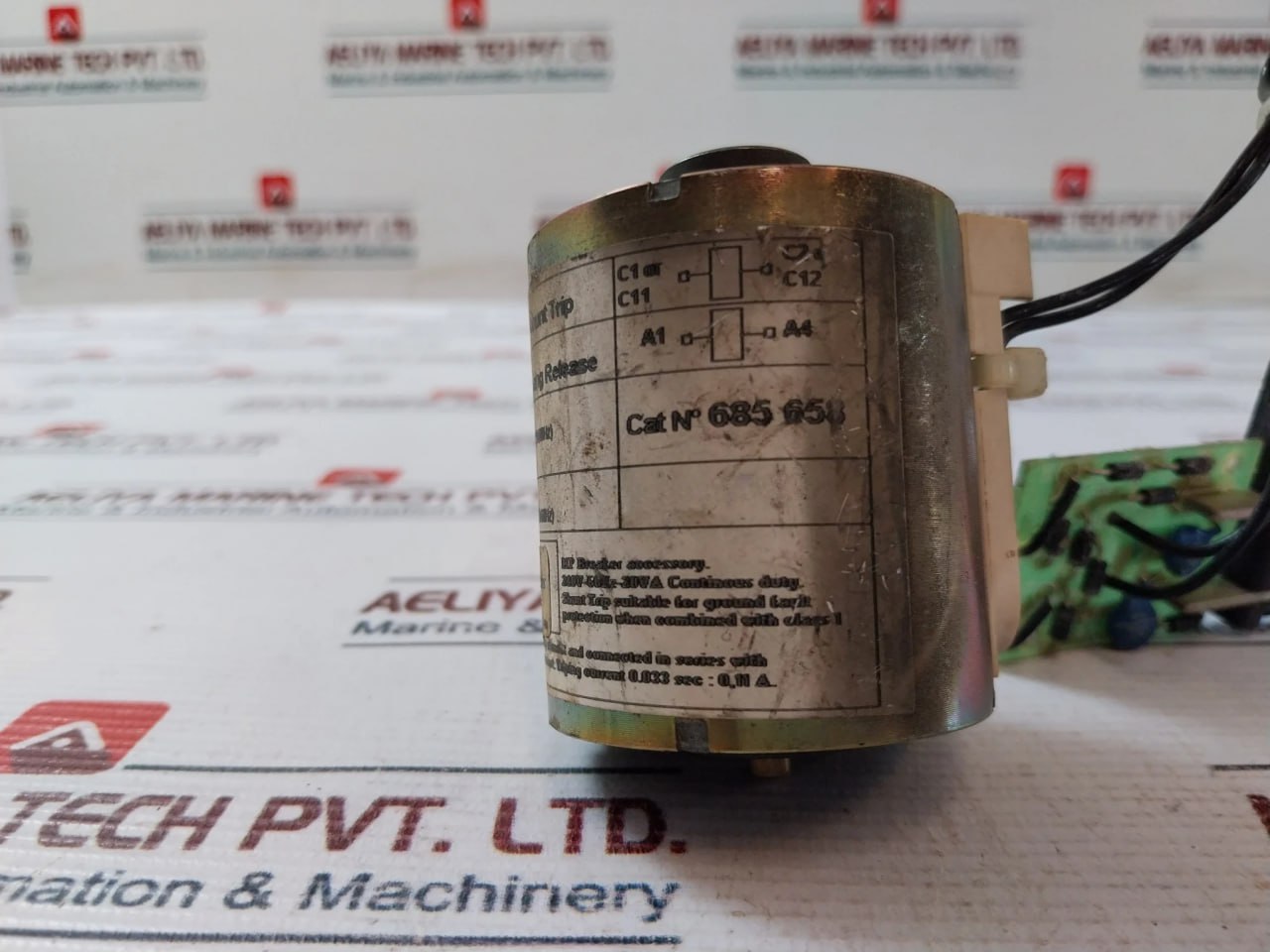 Merlin Gerin 685 658 Mx-a Shunt Xf-e Closing Release Circuit Breaker 200/220 Vdc