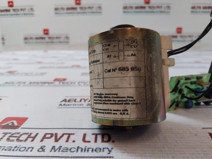 Merlin Gerin 685 658 Mx-a Shunt Xf-e Closing Release Circuit Breaker 200/220 Vdc
