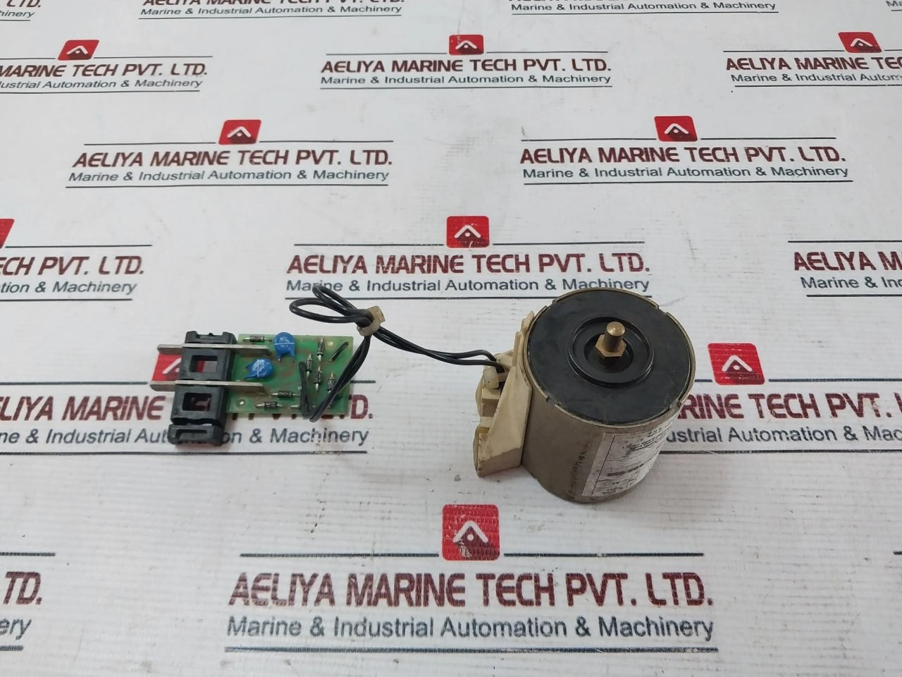 Merlin Gerin 685 658 Xf-e Closing Release Circuit Breaker E103955