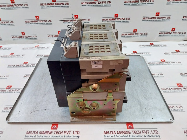 Merlin Gerin Masterpact Micrologic 2.0A Nw32 H1 Air Circuit Breaker 3200A
