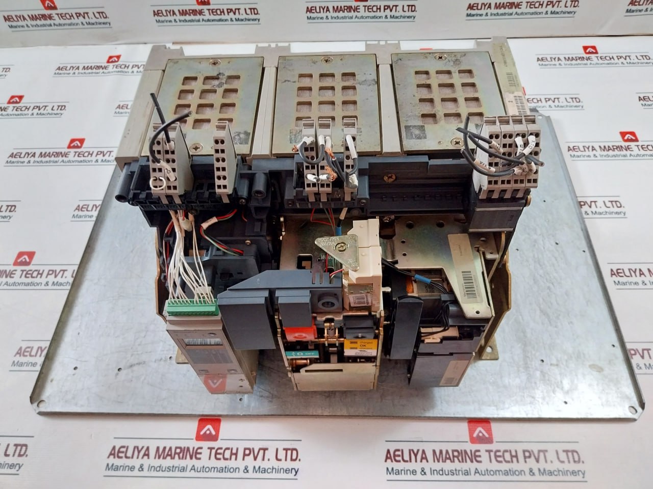 Merlin Gerin Masterpact Micrologic 2.0A Nw32 H1 Air Circuit Breaker 3200A