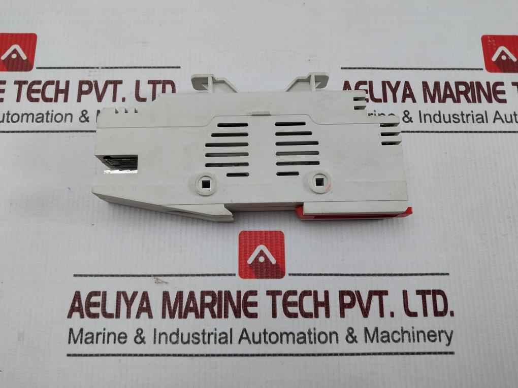 Mersen Us15M1Hel Photovoltaic Fuse Holder 1500Volts Dc 32Amps 1/4