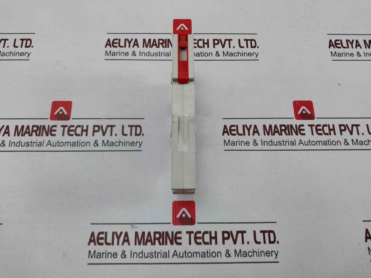 Mersen Us15M1Hel Photovoltaic Fuse Holder 1500Volts Dc 32Amps 1/4