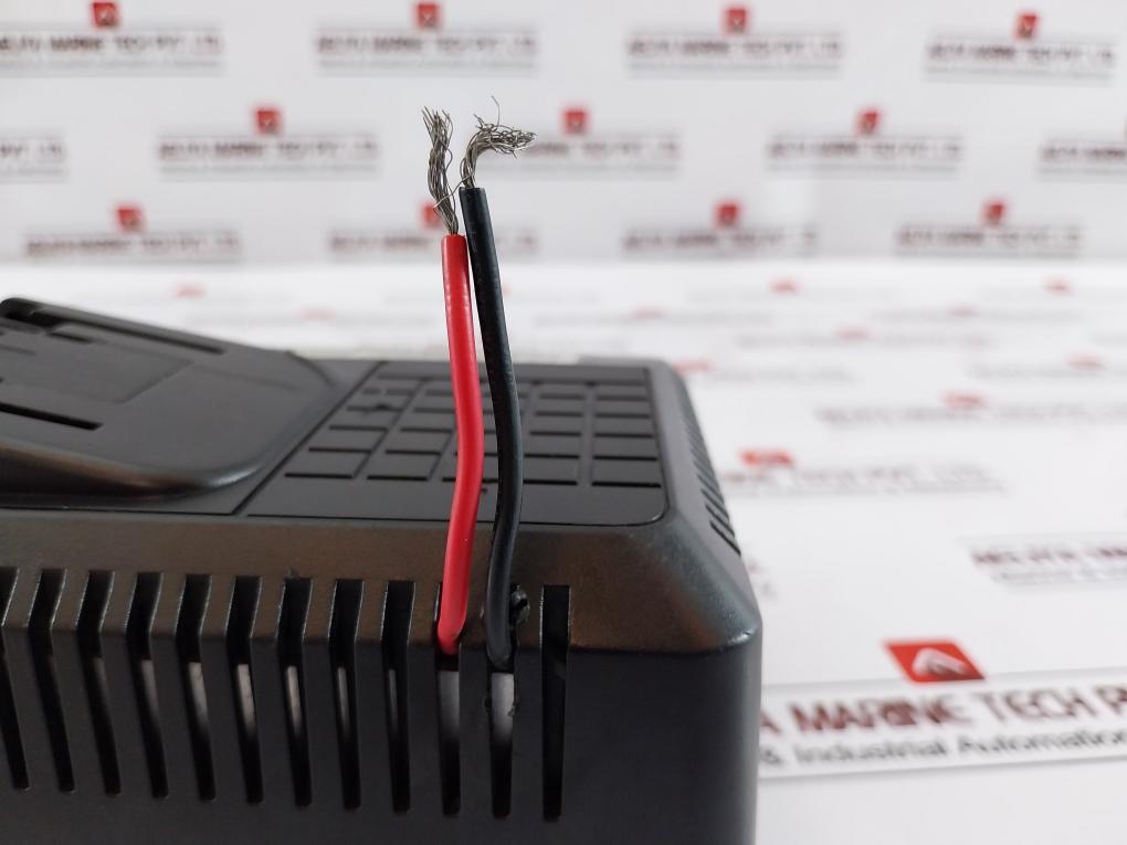 MH1902UC-1 Universal Fast Charger 12~19.2V DC AC100~240V 50/60Hz