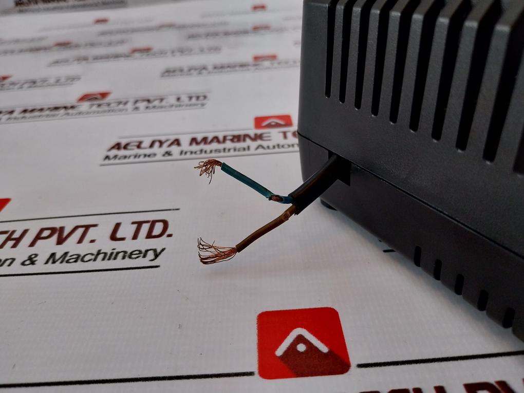 MH1902UC-1 Universal Fast Charger 12~19.2V DC AC100~240V 50/60Hz