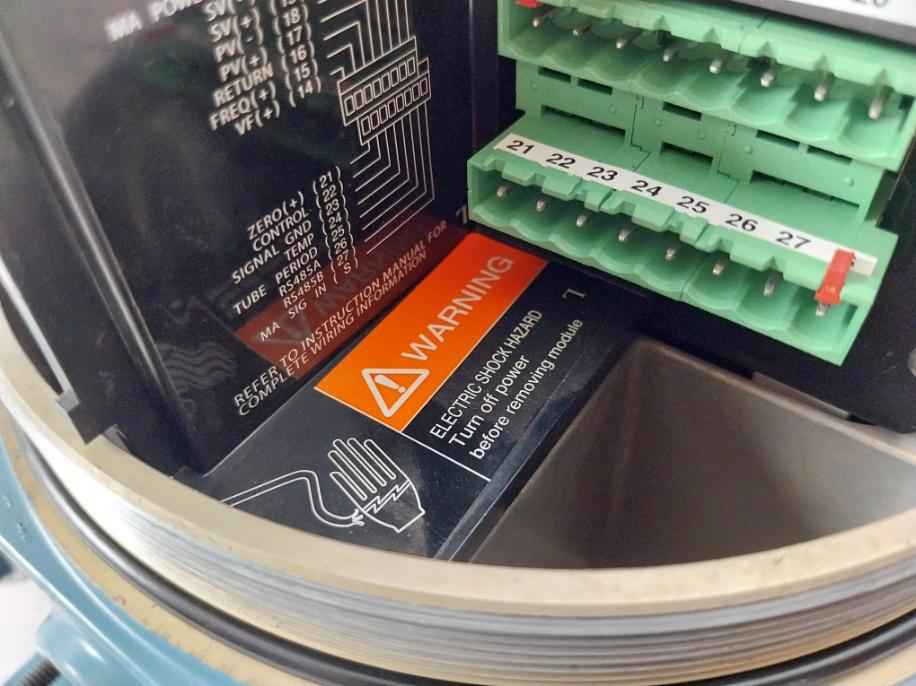 Micro Motion 9739Mvd61Ujezzz Flow Transmitter Mmi-20013350 Rev: Ag 85-250Vac 14W