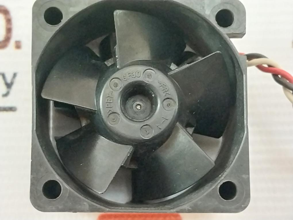 Minebea-matsushita Nmb-mat 7 1611Kl-04W-b59 Dc Cooling Fan