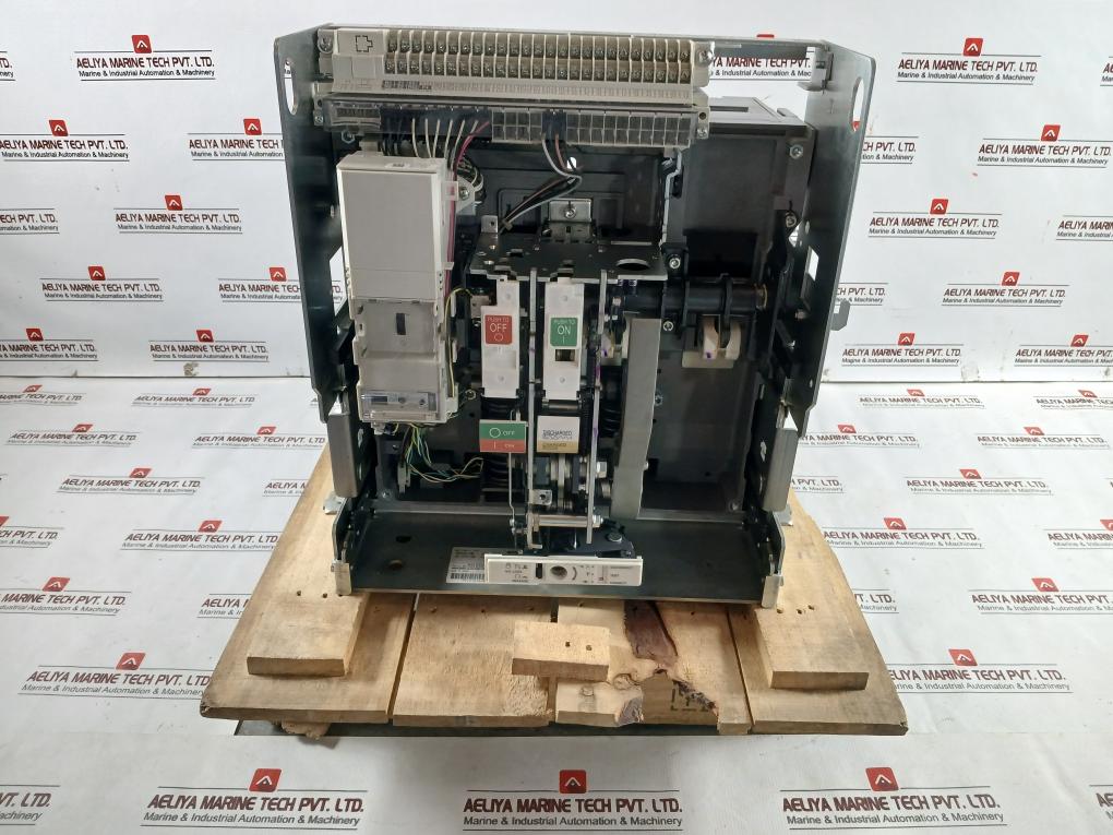 Mitsubishi-4-Pole-Air-Circuit-Breaker-50-60hz-1000a-Ae1000-Sw-9