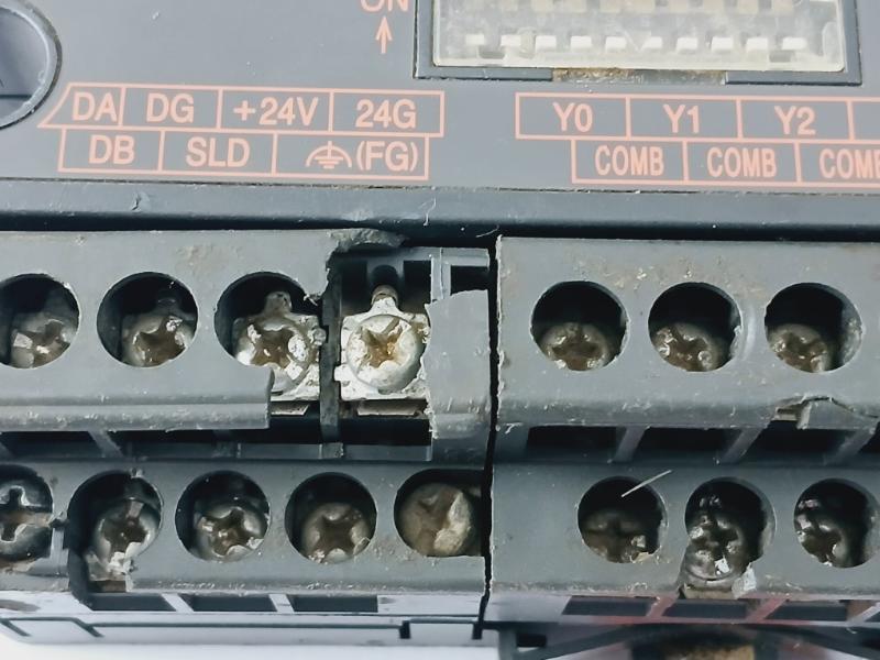 Mitsubishi Electric AJ65SBTB2N-8R CC-link Melsec PLC Output (Not Working)