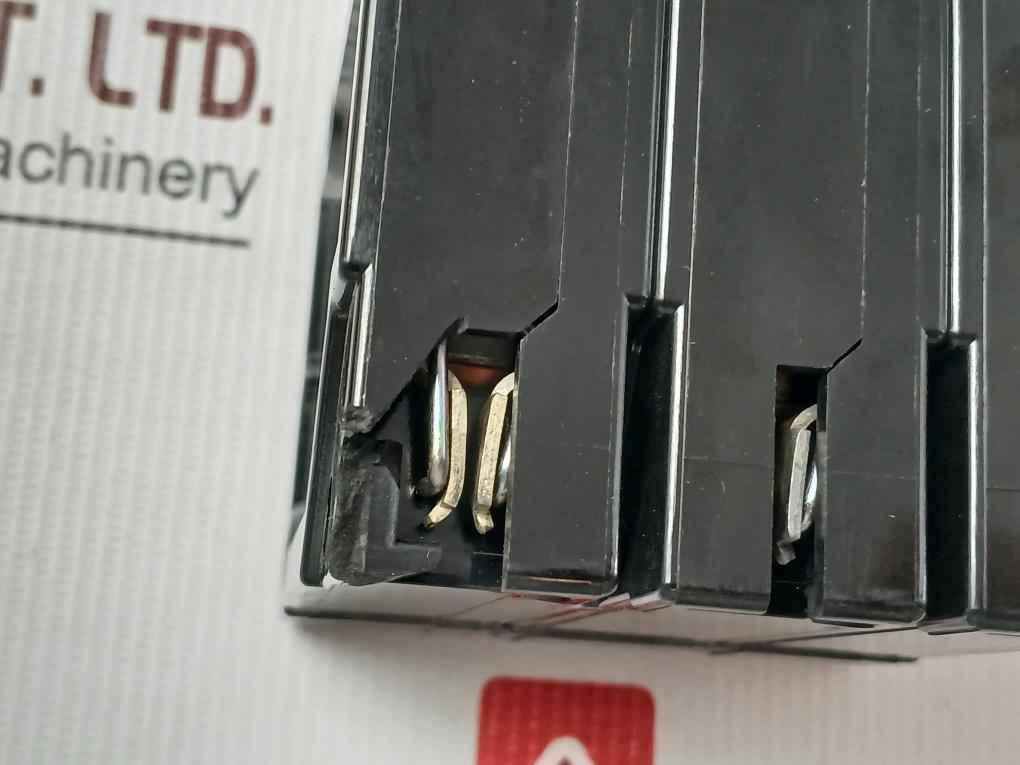 Mitsubishi Electric Bh-p 3 Pole No Fuse Circuit Breaker Ac250v Lan321n825-2