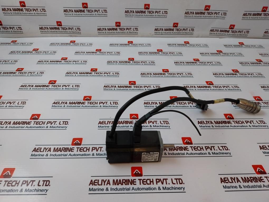 Mitsubishi Electric Hc-mfs13-s13 Ac Servo Motor 3Ac 105V 0.9A