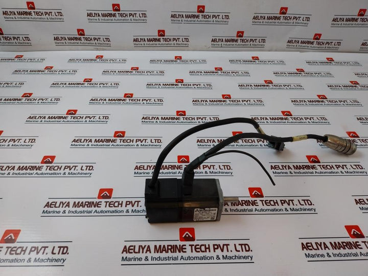 Mitsubishi Electric Hc-mfs13-s13 Ac Servo Motor 3Ac 105V 0.9A